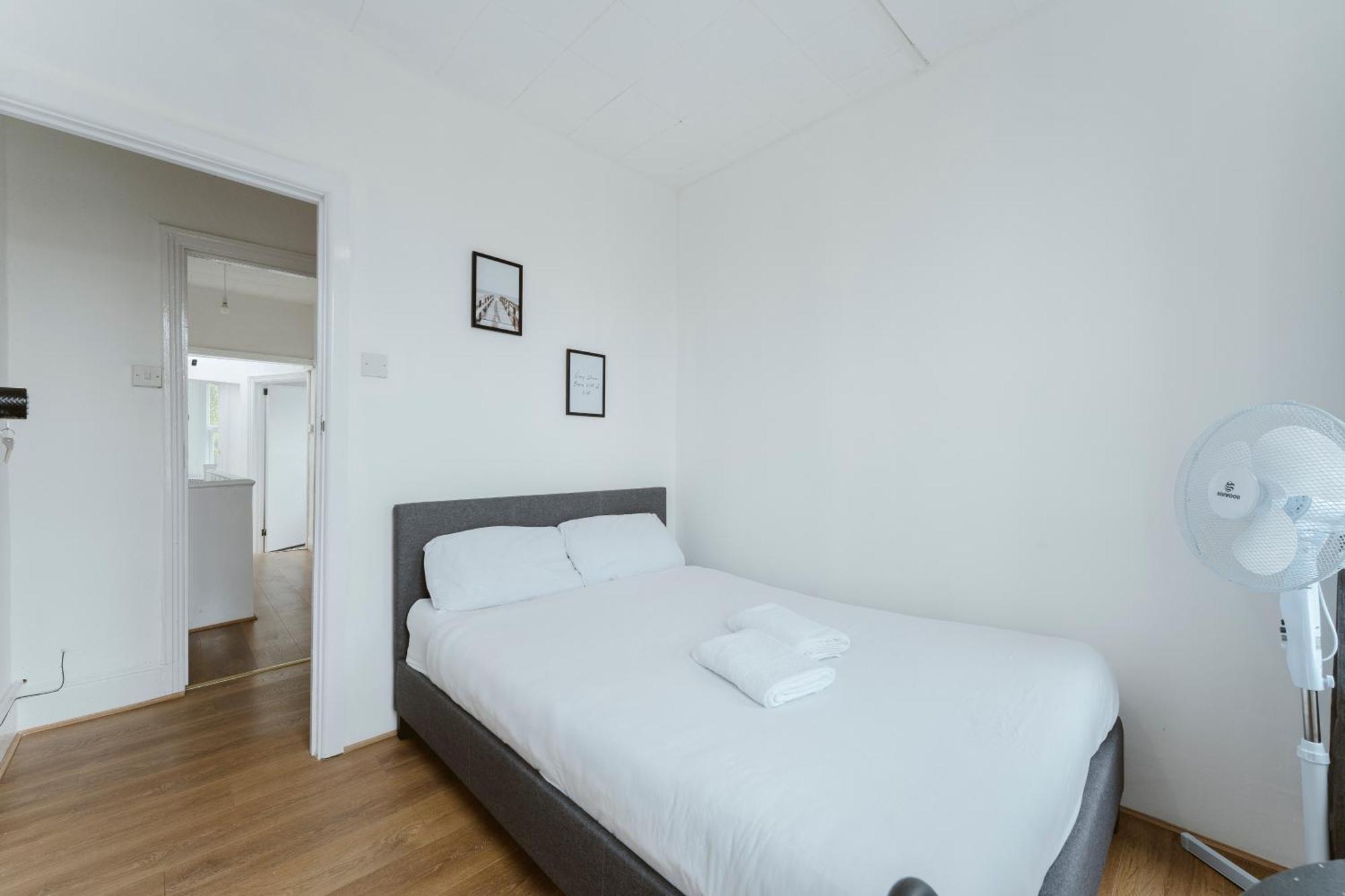 Manor House Great Rooms To Stay Лондон Экстерьер фото