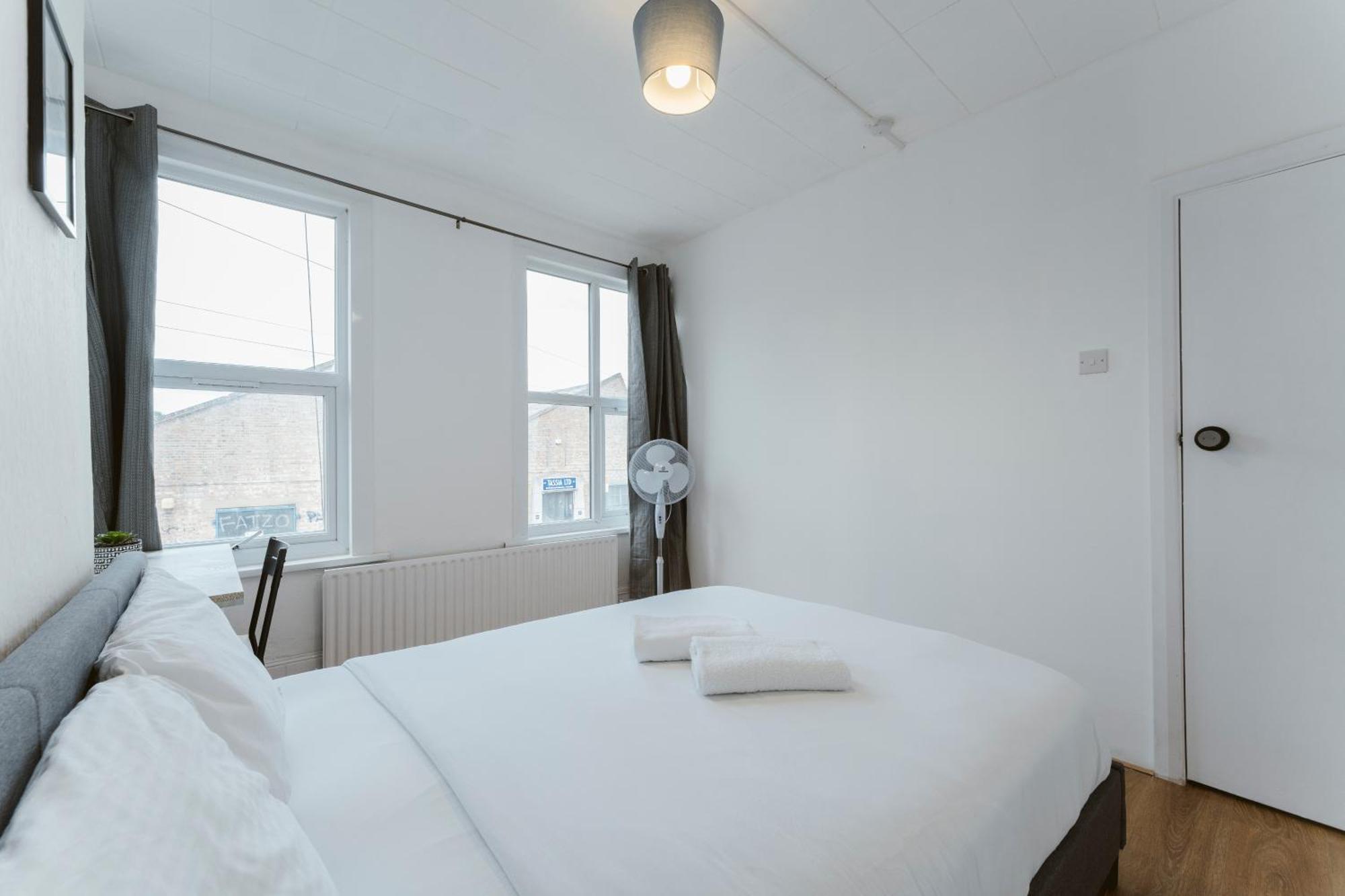 Manor House Great Rooms To Stay Лондон Экстерьер фото