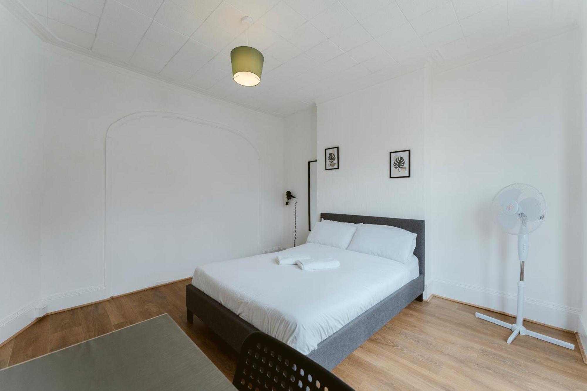 Manor House Great Rooms To Stay Лондон Экстерьер фото